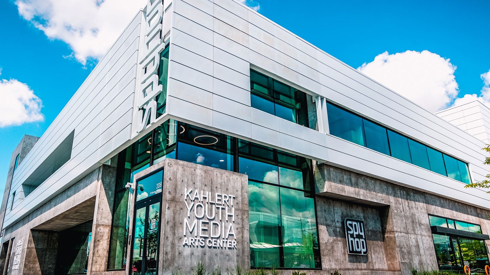 kahlert-youth-media-art-center-on-corner